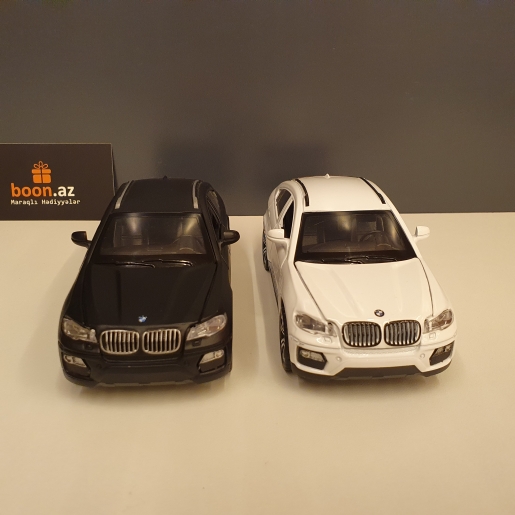 Модель машинки "BMW X6"