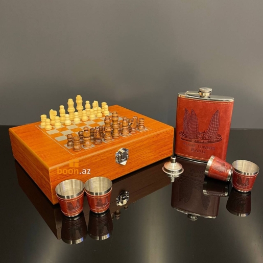 Подарочный набор Шахматы с флягой Пламенная башня "Flame Tower"