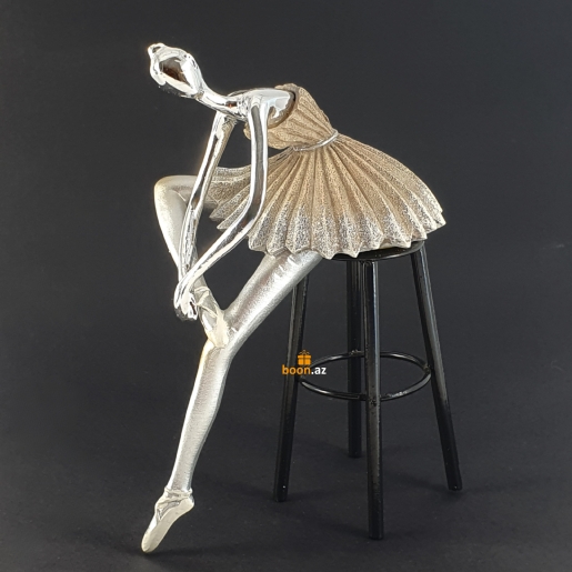 Сувенир «Балерина на стуле в стиле фьюжн»