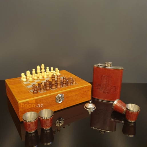 Подарочный набор Шахматы с флягой Девичья башня "Maiden's Tower"