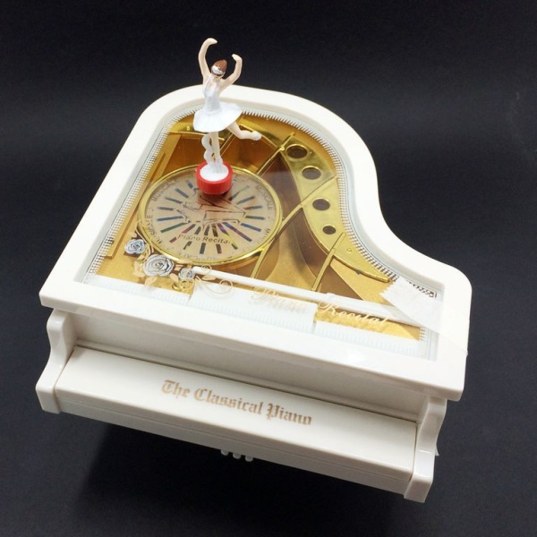 Музыкальная шкатулка «Рояль» с балериной (средний)