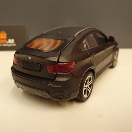 Модель машинки "BMW X6" black