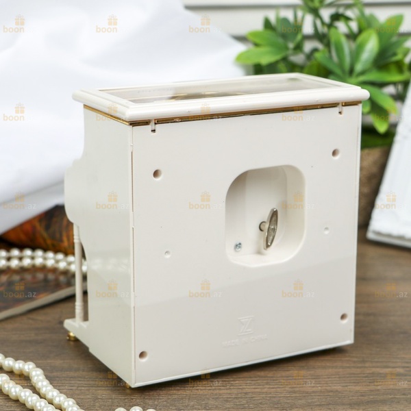 Музыкальная шкатулка «Белый Фортепиано» (среднее)