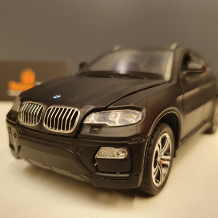 Модель машинки "BMW X6" black