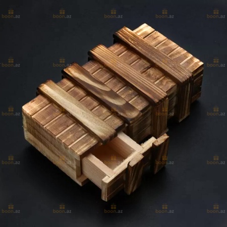 Деревянная шкатулка-головоломка с маленьким секретом.