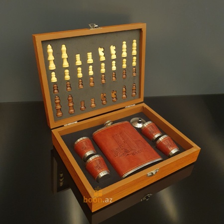 Подарочный набор Шахматы с флягой Девичья башня "Maiden's Tower"