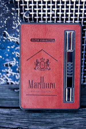 Портсигар-зажигалка "Marlboro"