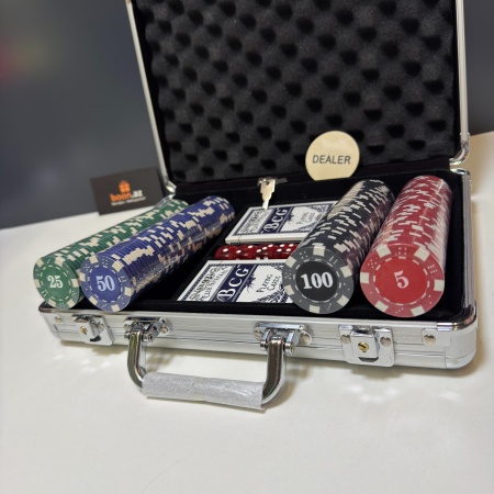 Игра Покерный набор с номиналом (200 фишек)