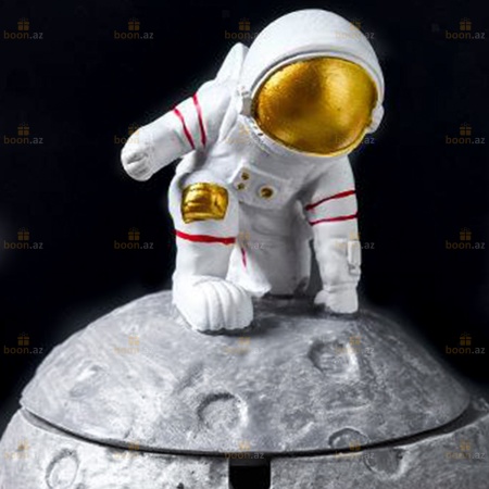 Креативная пепельница «Космонавт на Луне»